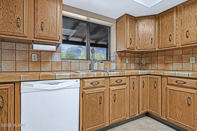 6501 N Avenida De Posada, Tucson, AZ 85718