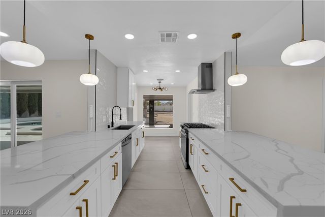2845 Rosanna Street, Las Vegas, NV 89117