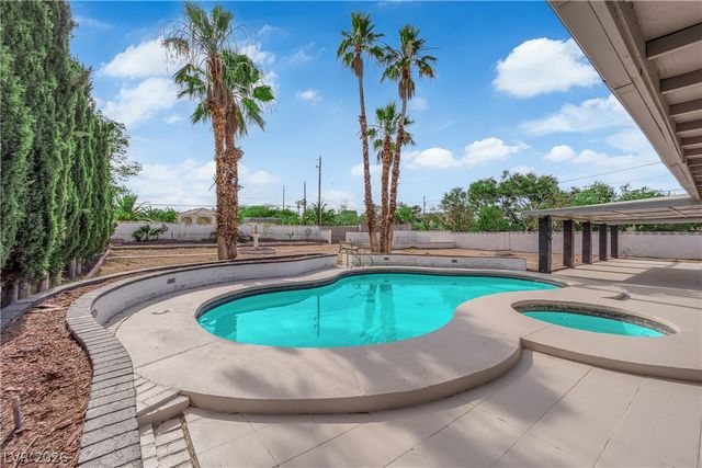 2845 Rosanna Street, Las Vegas, NV 89117