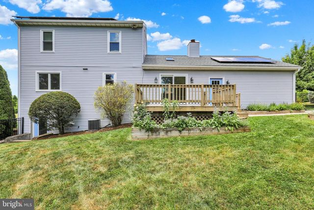 19 FOXCHASE LN, Lebanon, PA 17042