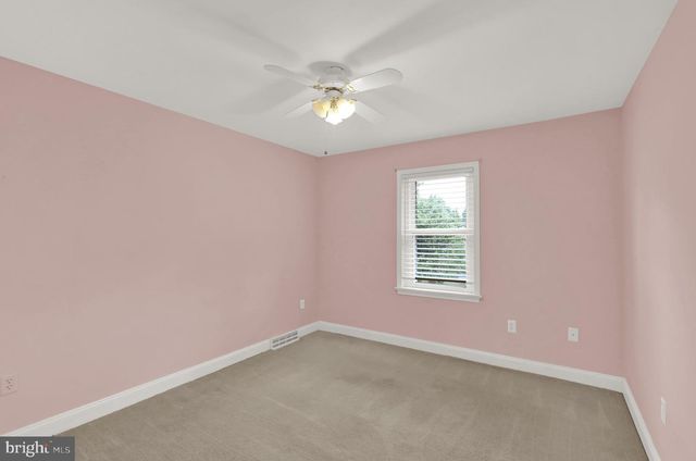 19 FOXCHASE LN, Lebanon, PA 17042