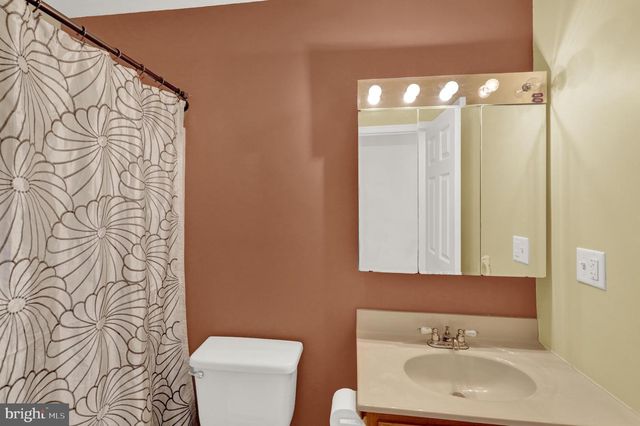 19 FOXCHASE LN, Lebanon, PA 17042