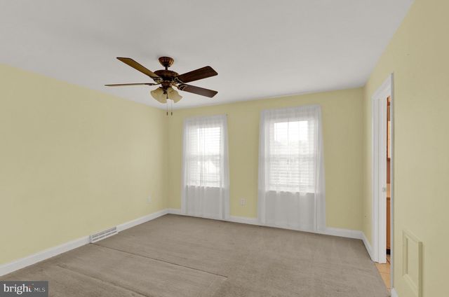 19 FOXCHASE LN, Lebanon, PA 17042
