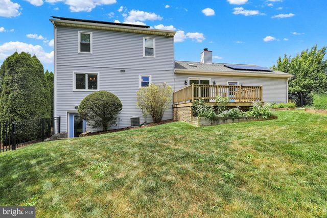 19 FOXCHASE LN, Lebanon, PA 17042
