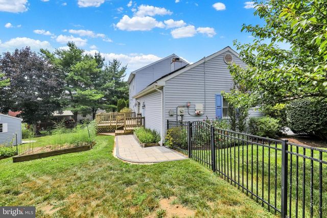 19 FOXCHASE LN, Lebanon, PA 17042