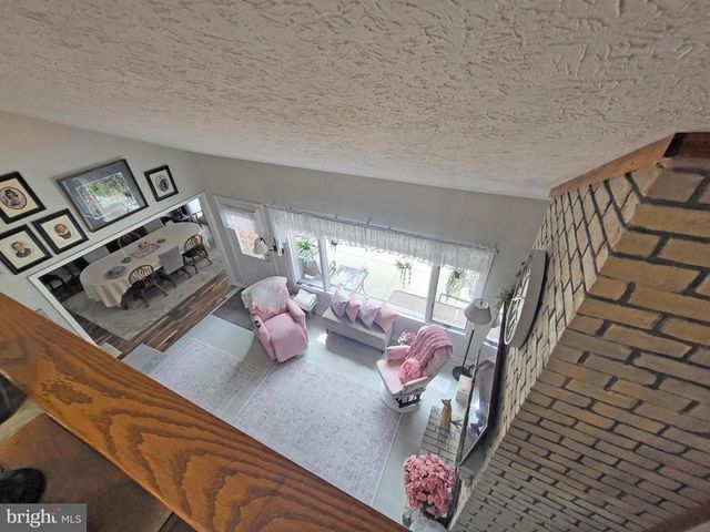 267 STONEGATE CIR S, Chambersburg, PA 17201