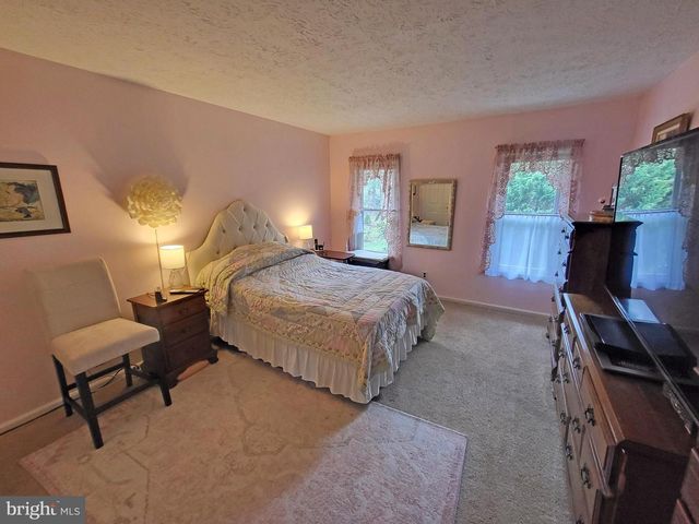 267 STONEGATE CIR S, Chambersburg, PA 17201