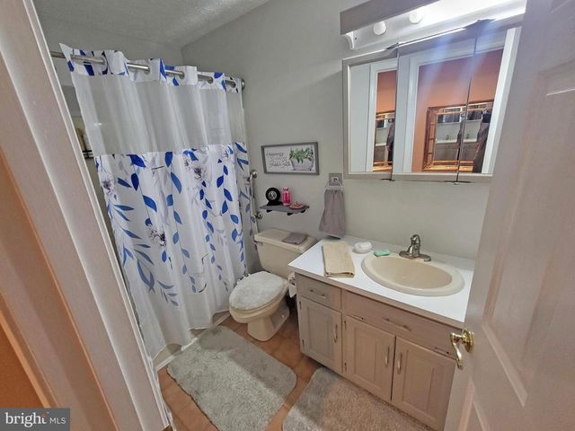 267 STONEGATE CIR S, Chambersburg, PA 17201