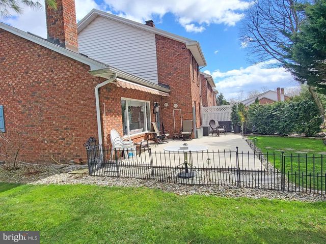 267 STONEGATE CIR S, Chambersburg, PA 17201