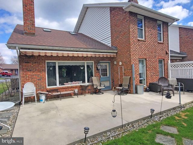 267 STONEGATE CIR S, Chambersburg, PA 17201