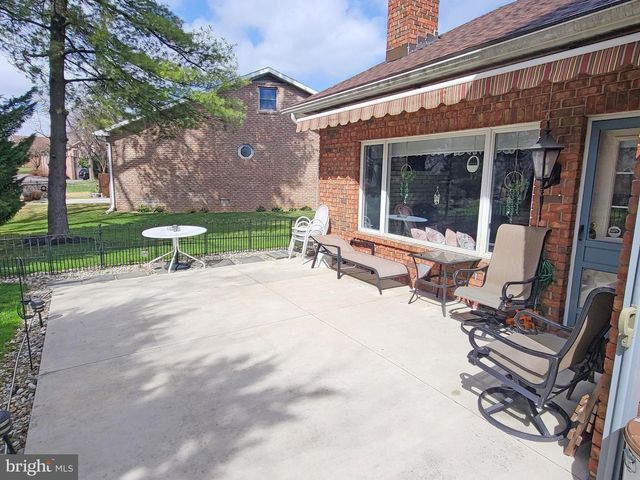 267 STONEGATE CIR S, Chambersburg, PA 17201