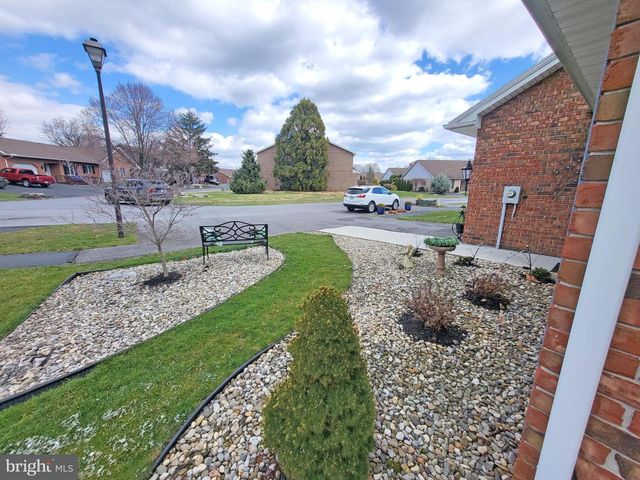 267 STONEGATE CIR S, Chambersburg, PA 17201