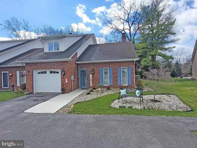 267 STONEGATE CIR S, Chambersburg, PA 17201