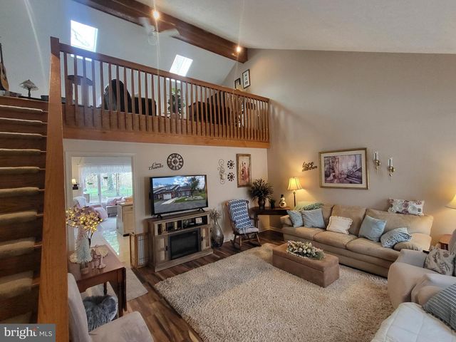 267 STONEGATE CIR S, Chambersburg, PA 17201