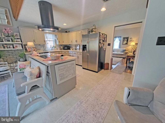 267 STONEGATE CIR S, Chambersburg, PA 17201