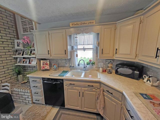 267 STONEGATE CIR S, Chambersburg, PA 17201