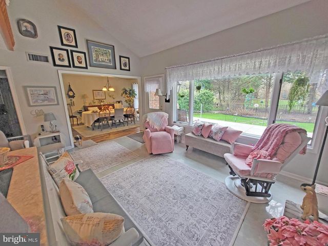 267 STONEGATE CIR S, Chambersburg, PA 17201