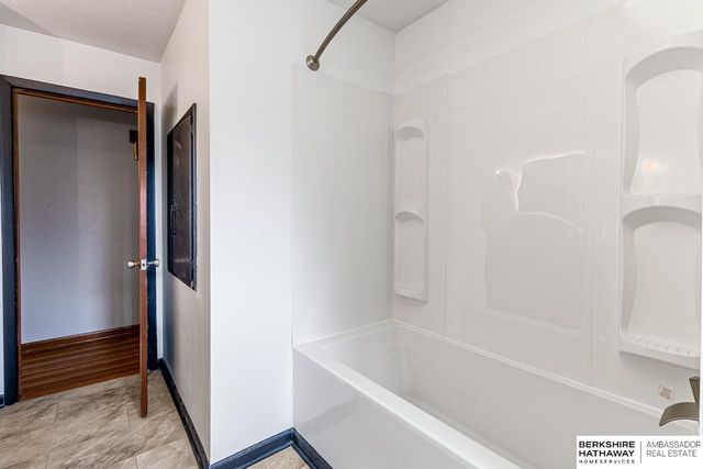 12736 Weir Street, Omaha, NE 68137