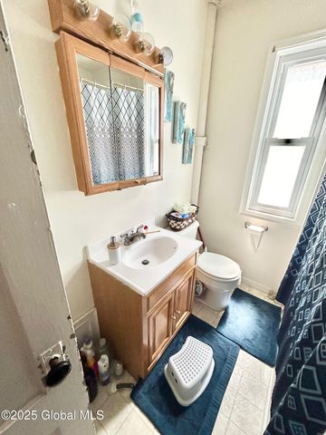 418 7th Avenue, Troy, NY 12182