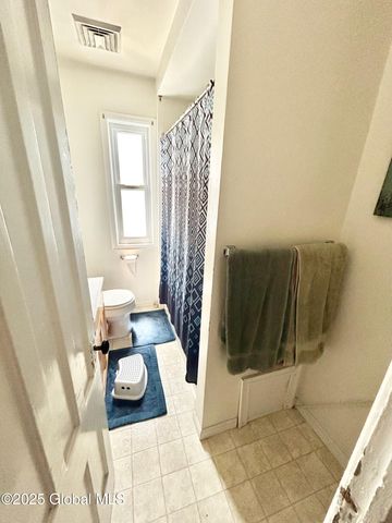 418 7th Avenue, Troy, NY 12182