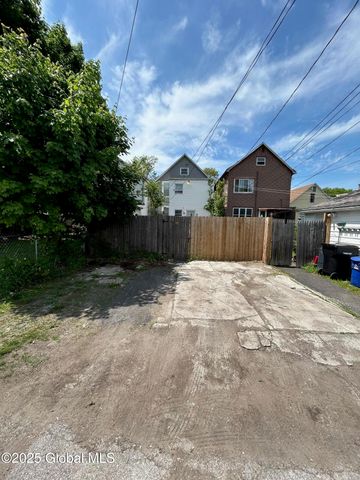 418 7th Avenue, Troy, NY 12182