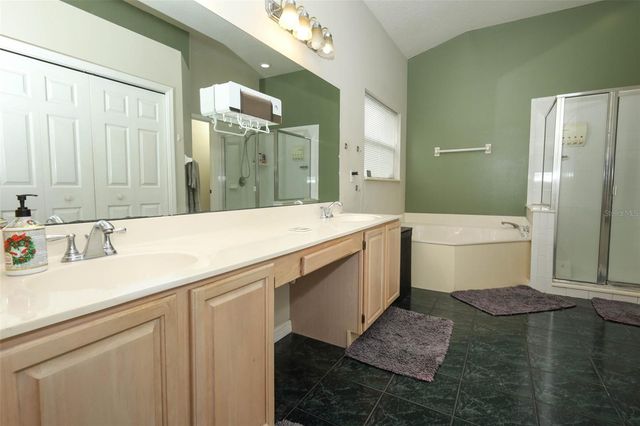 877 KENSINGTON GARDENS COURT, Oviedo, FL 32765