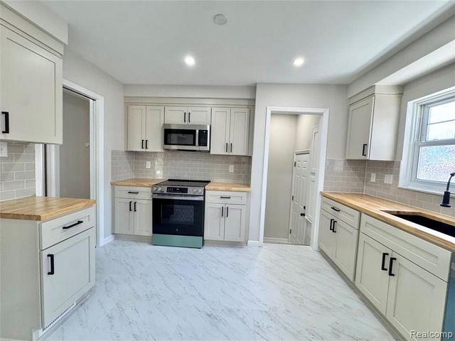 7751 Cortland Avenue, Allen Park, MI 48101