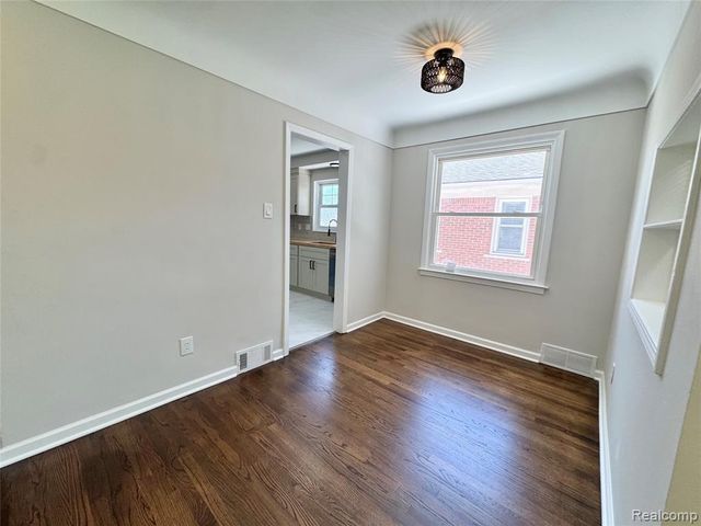 7751 Cortland Avenue, Allen Park, MI 48101