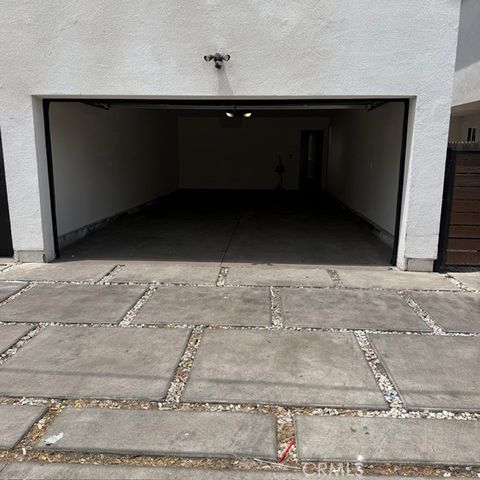 5874 Towne, Los Angeles, CA 90003