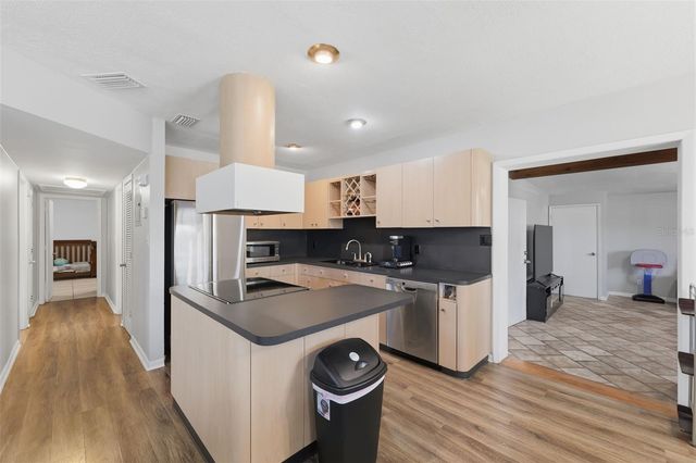 8001 N OLA AVENUE, Tampa, FL 33604