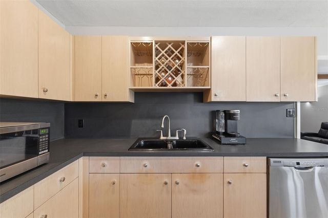 8001 N OLA AVENUE, Tampa, FL 33604