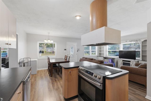 8001 N OLA AVENUE, Tampa, FL 33604