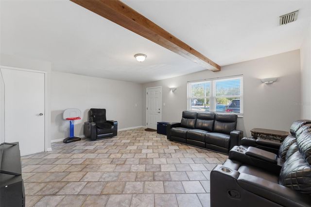 8001 N OLA AVENUE, Tampa, FL 33604