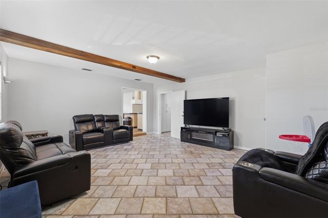 8001 N OLA AVENUE, Tampa, FL 33604