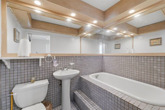 8001 N OLA AVENUE, Tampa, FL 33604