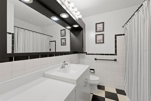 8001 N OLA AVENUE, Tampa, FL 33604