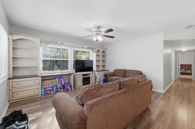 8001 N OLA AVENUE, Tampa, FL 33604