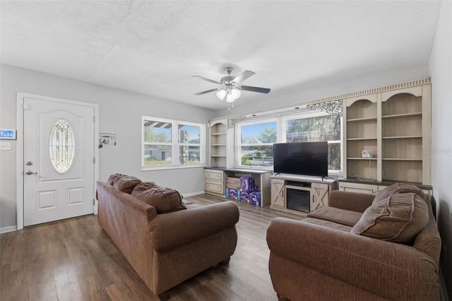 8001 N OLA AVENUE, Tampa, FL 33604