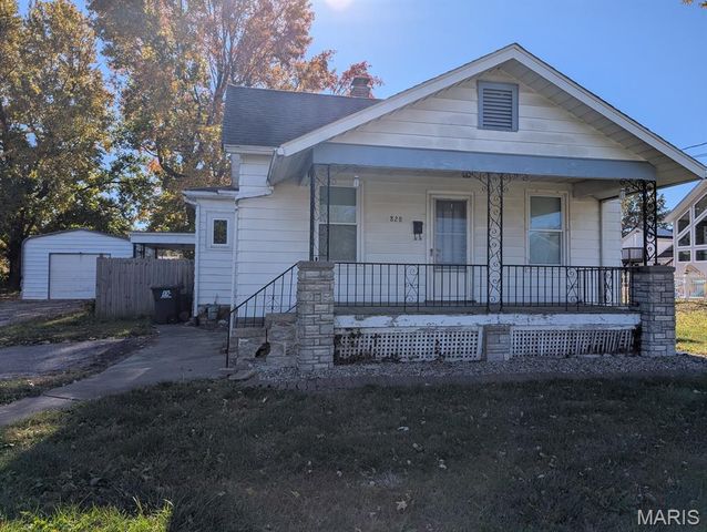828 W Pearl Street, Staunton, IL 62088