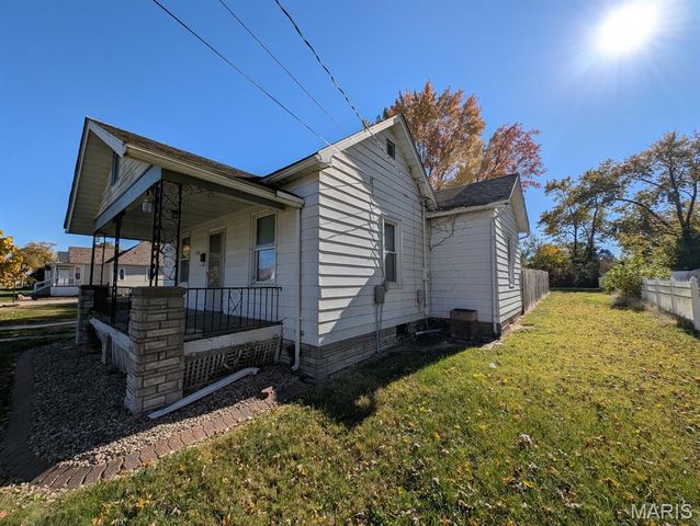 828 W Pearl Street, Staunton, IL 62088