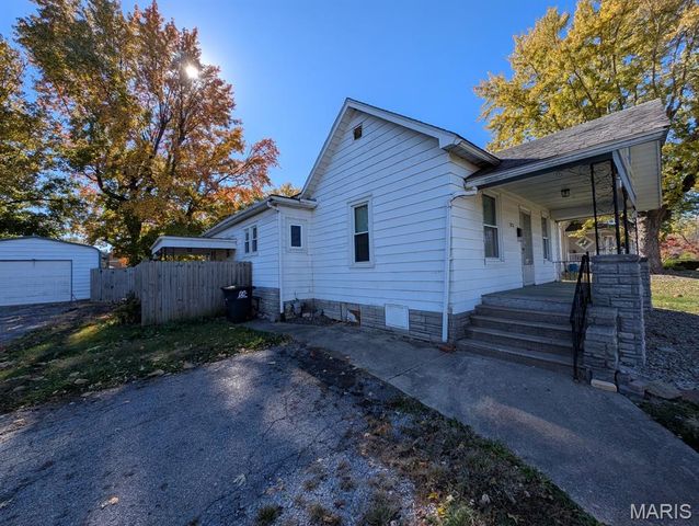 828 W Pearl Street, Staunton, IL 62088