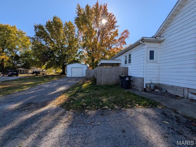 828 W Pearl Street, Staunton, IL 62088