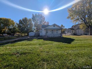 828 W Pearl Street, Staunton, IL 62088