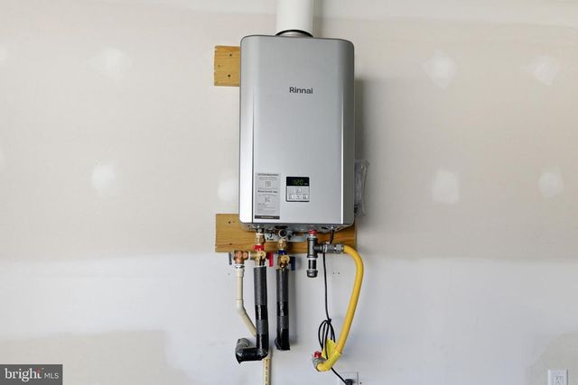 616 S POES RD, Amissville, VA 20106