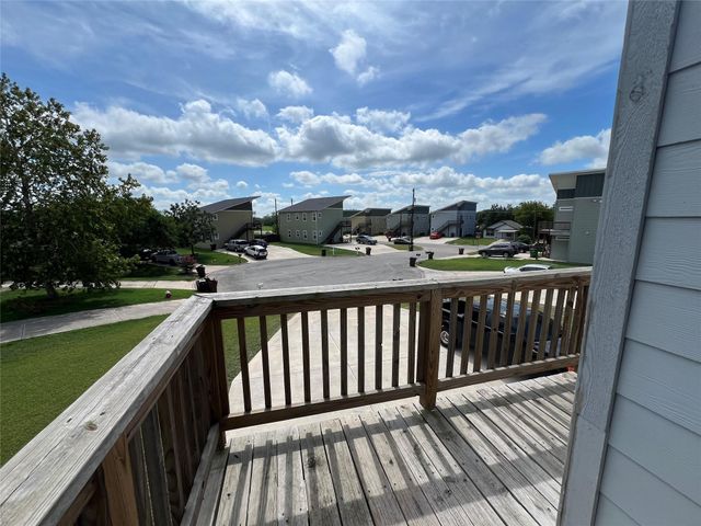 805 Hallie CV, Lockhart, TX 78644