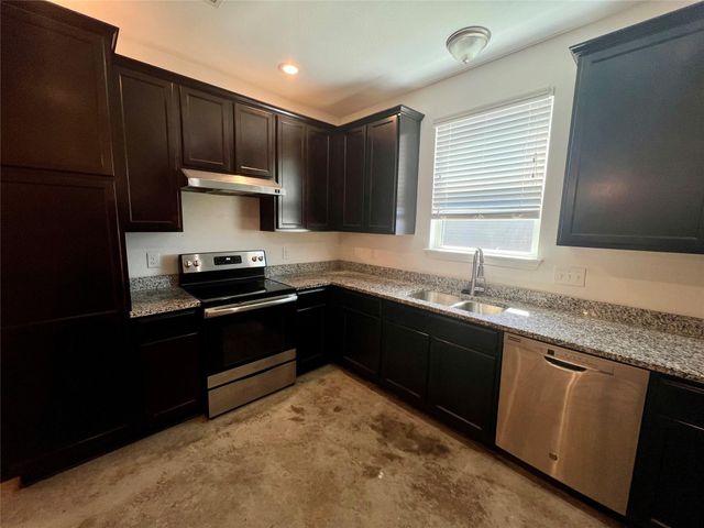 805 Hallie CV, Lockhart, TX 78644