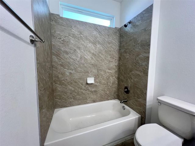 805 Hallie CV, Lockhart, TX 78644