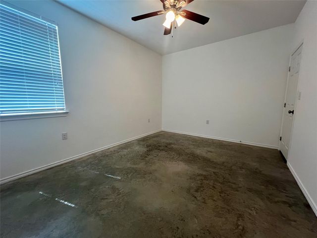 805 Hallie CV, Lockhart, TX 78644