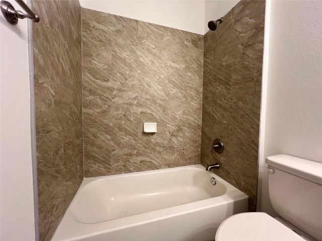 805 Hallie CV, Lockhart, TX 78644