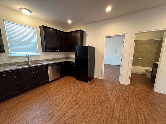 805 Hallie CV, Lockhart, TX 78644